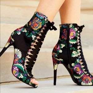 Steve Madden Fuego Women's Lace Up Floral Peep Toe